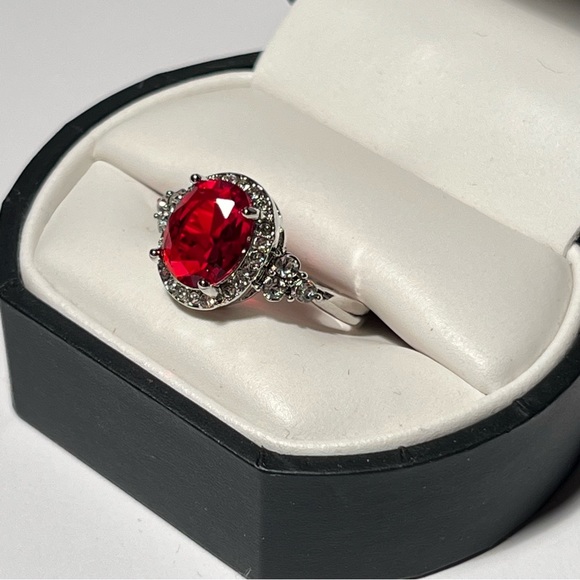 Elegant Ruby Ring - Picture 4 of 11